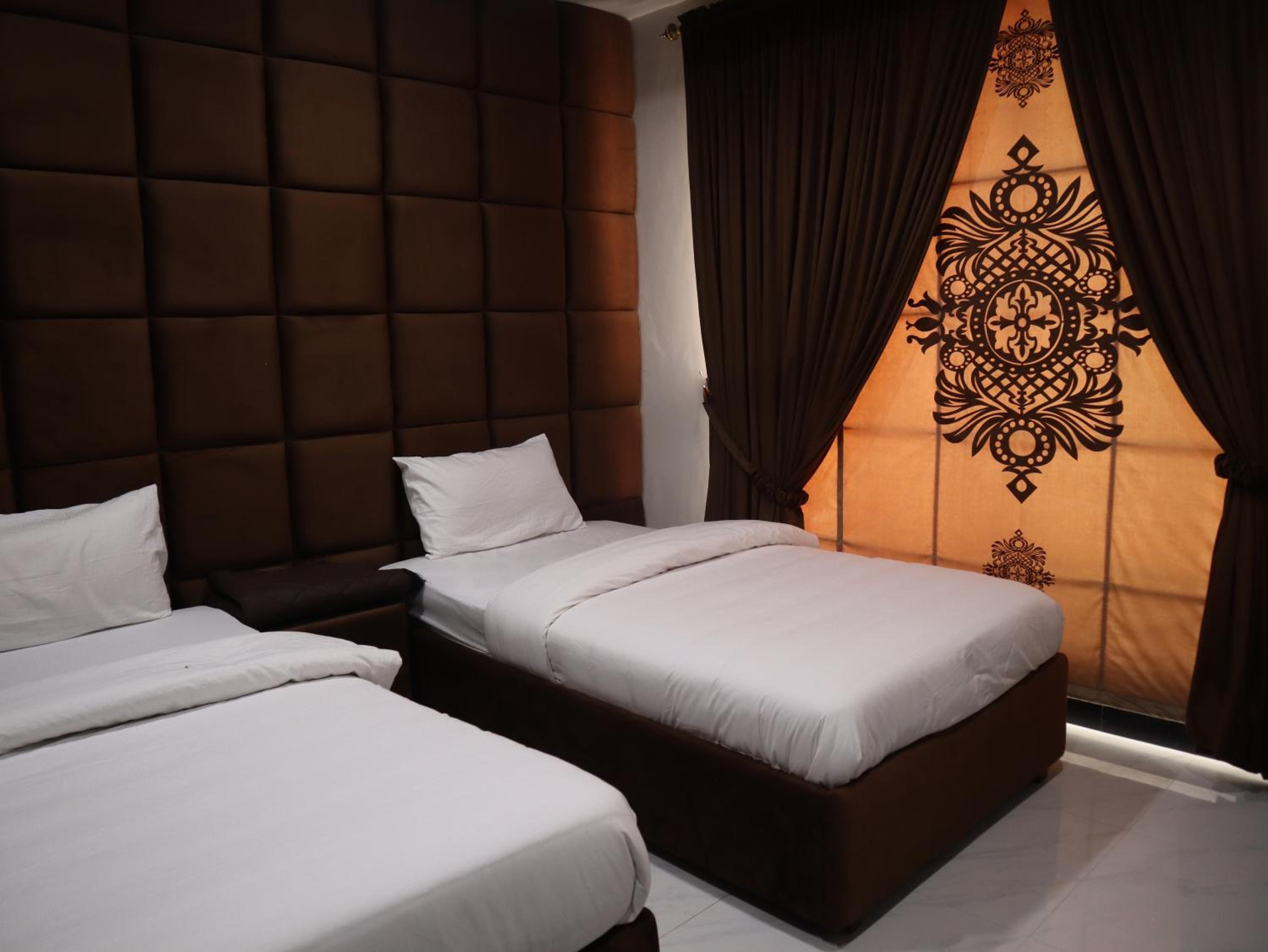 Signature Lodge