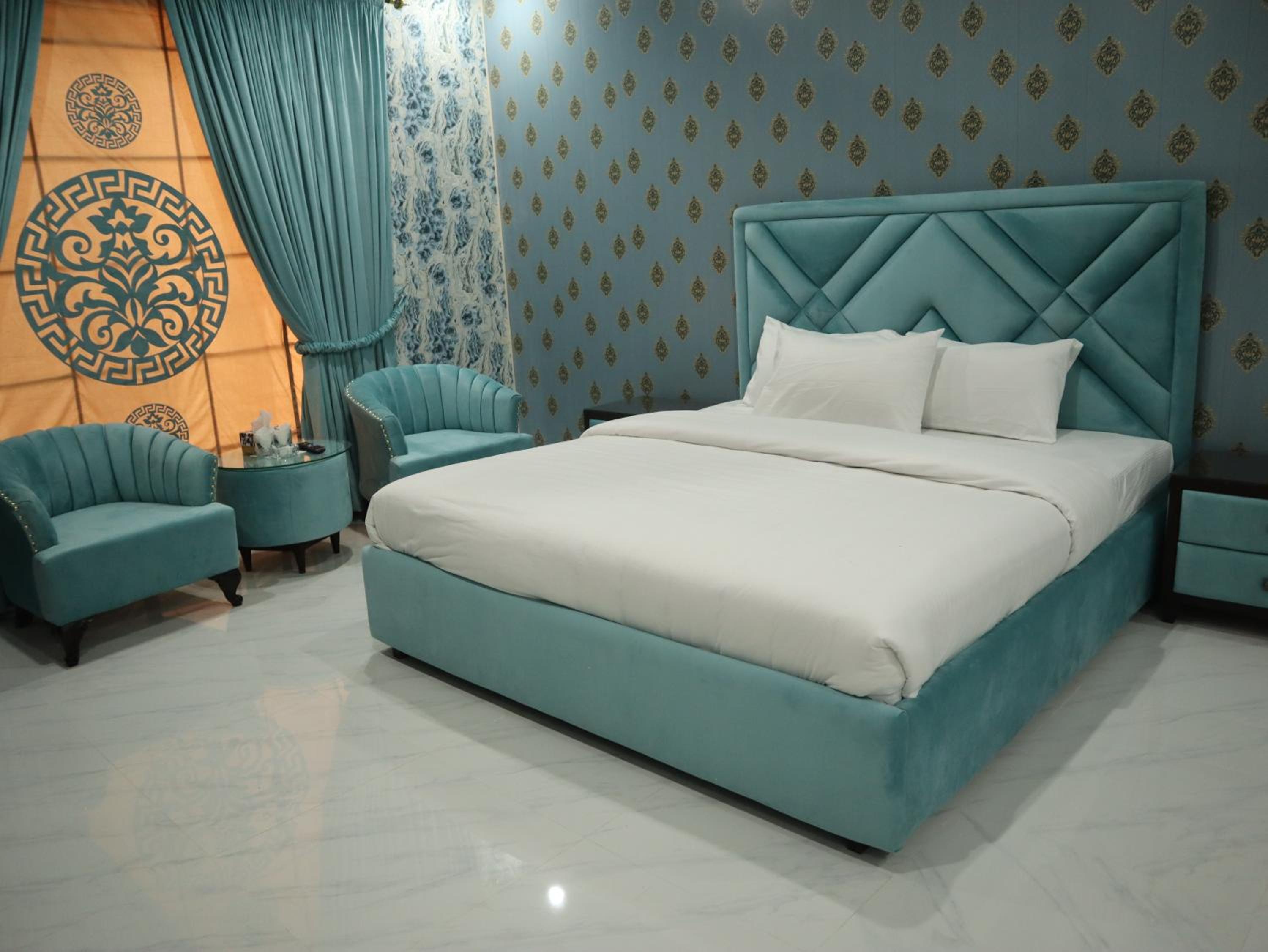 Signature Lodge