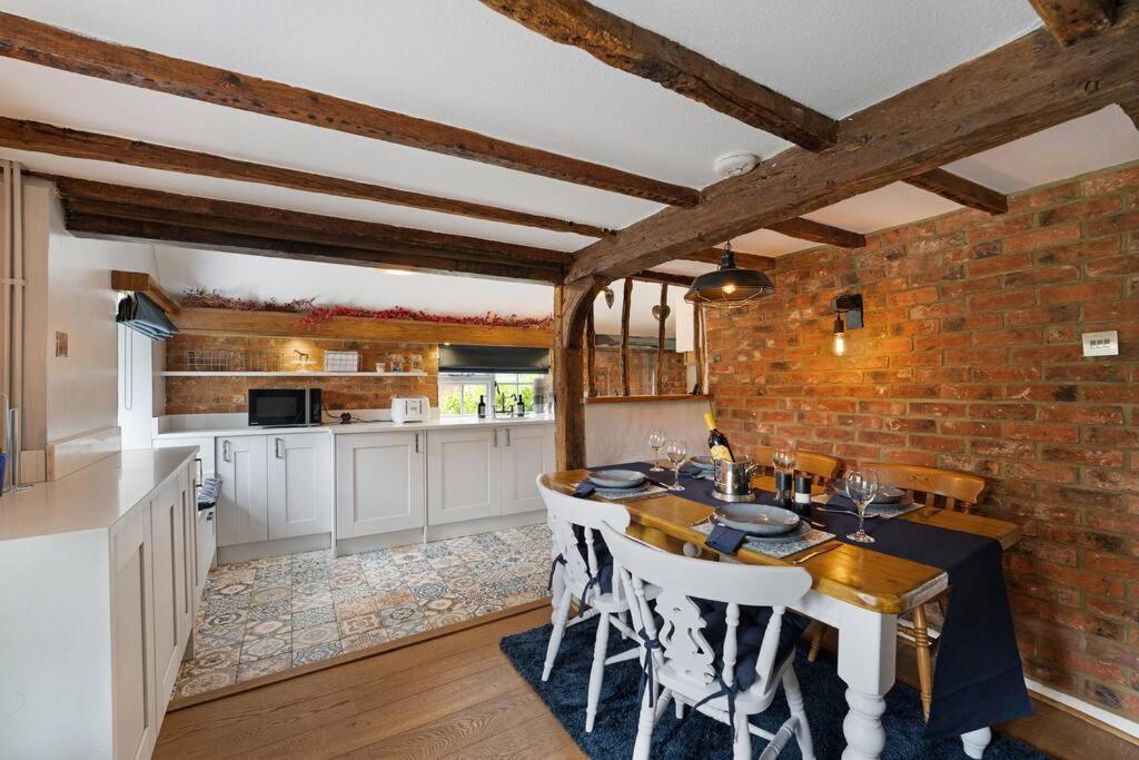 Local Walks Pub Gardens Pet Friendly Landscaped Gardens and Free Private Parking view 5