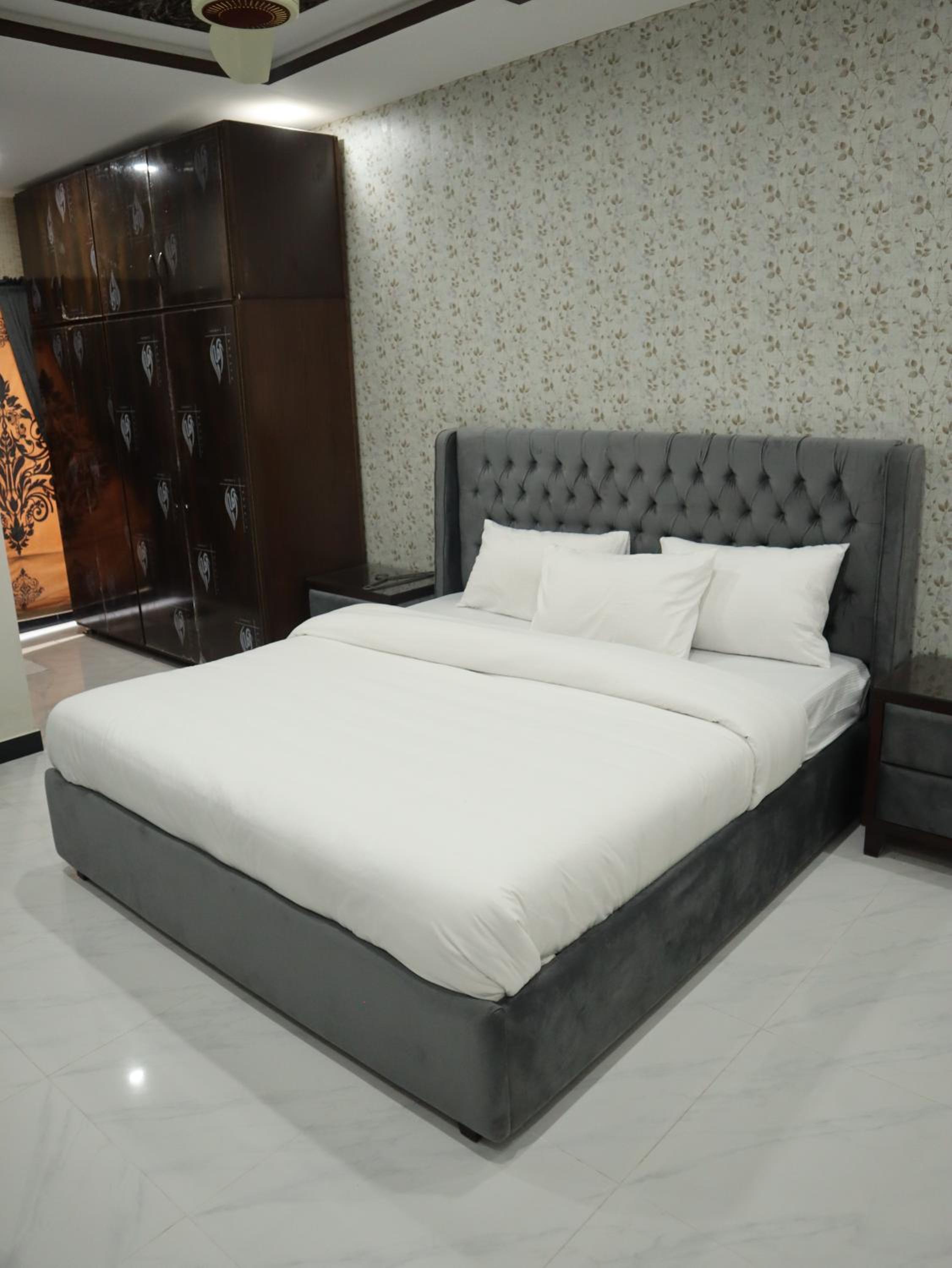 Signature Lodge