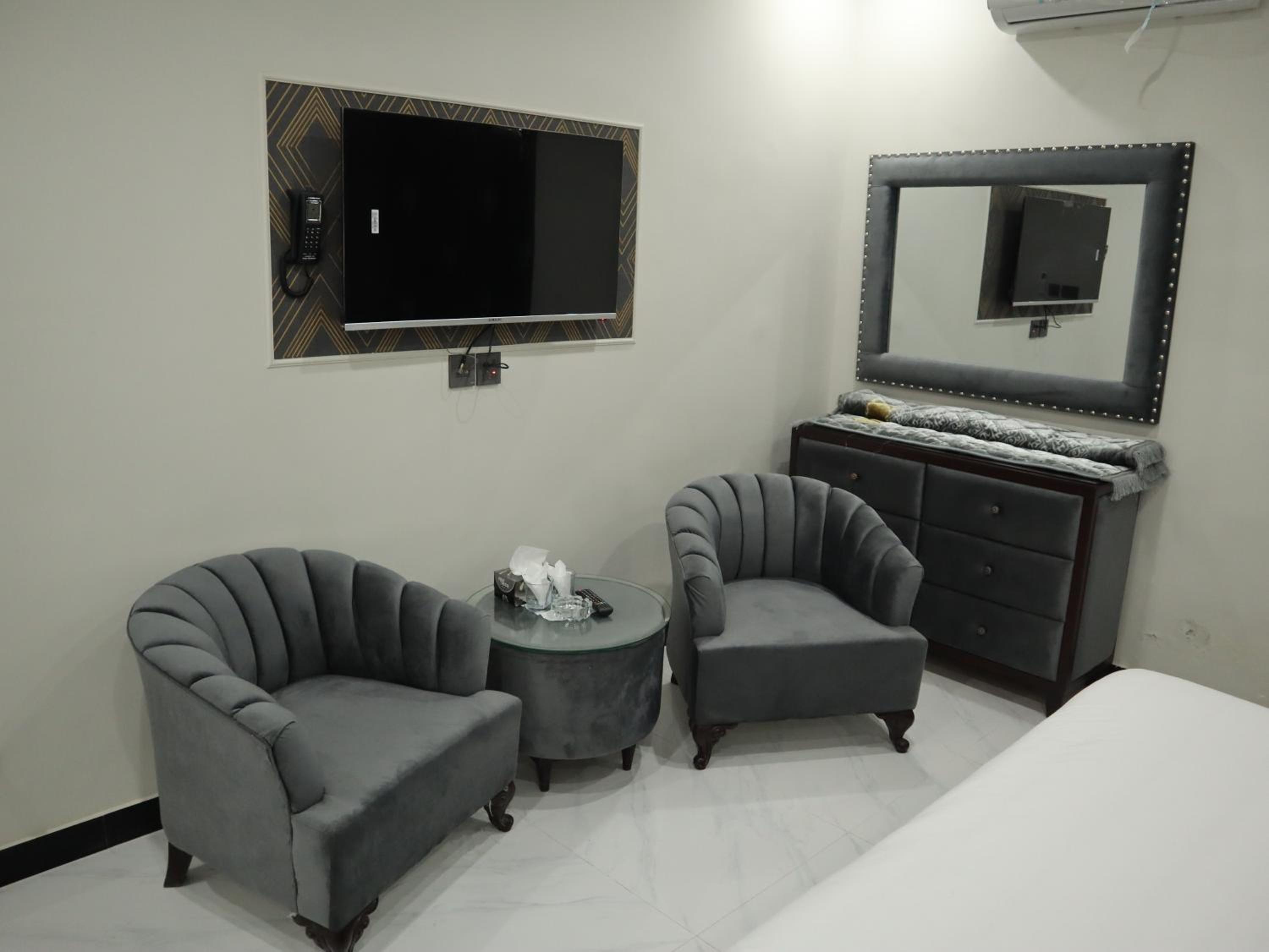 Signature Lodge