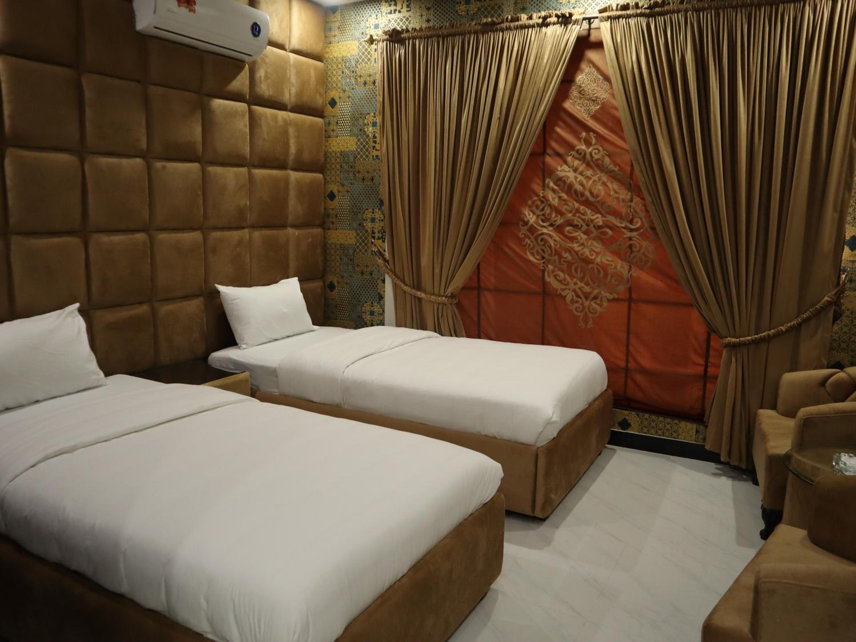 Signature Lodge