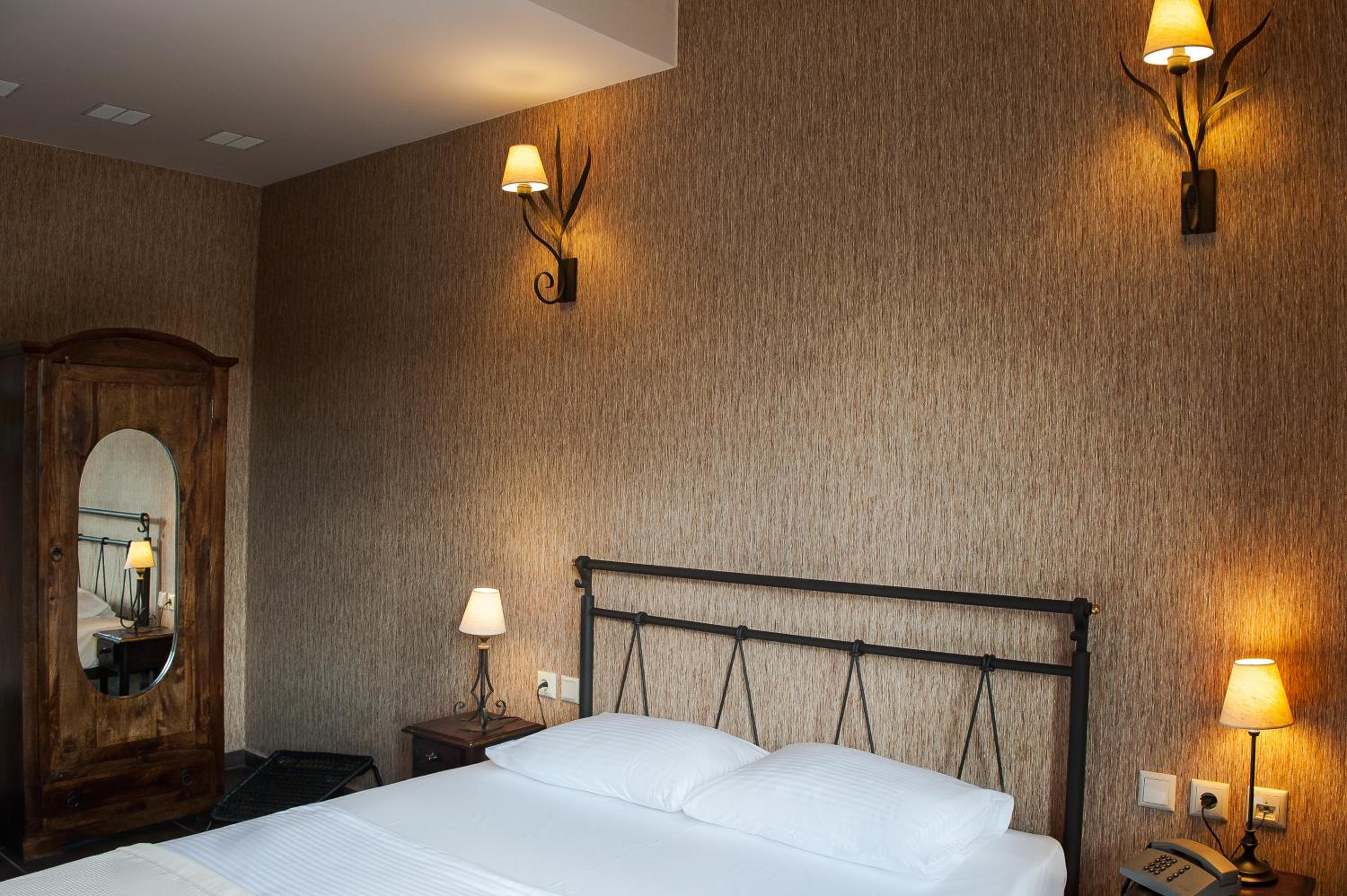 Polys Guest House