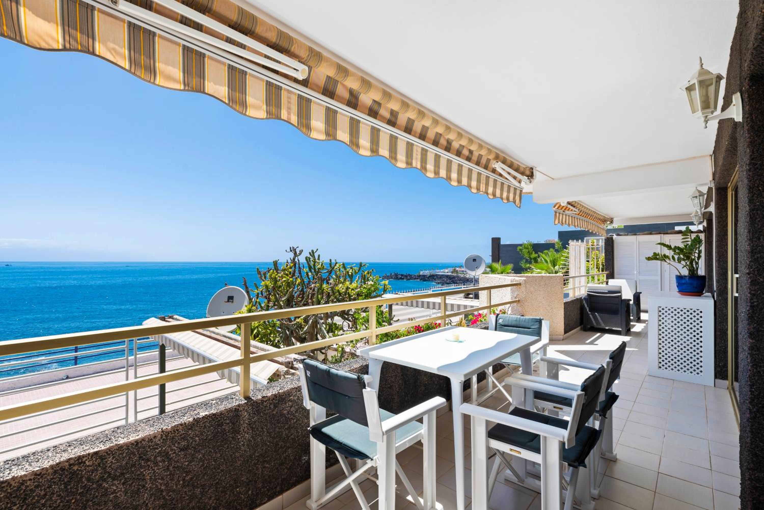 Hotel Spacious apart with large terrace,5 min beach - Image 1