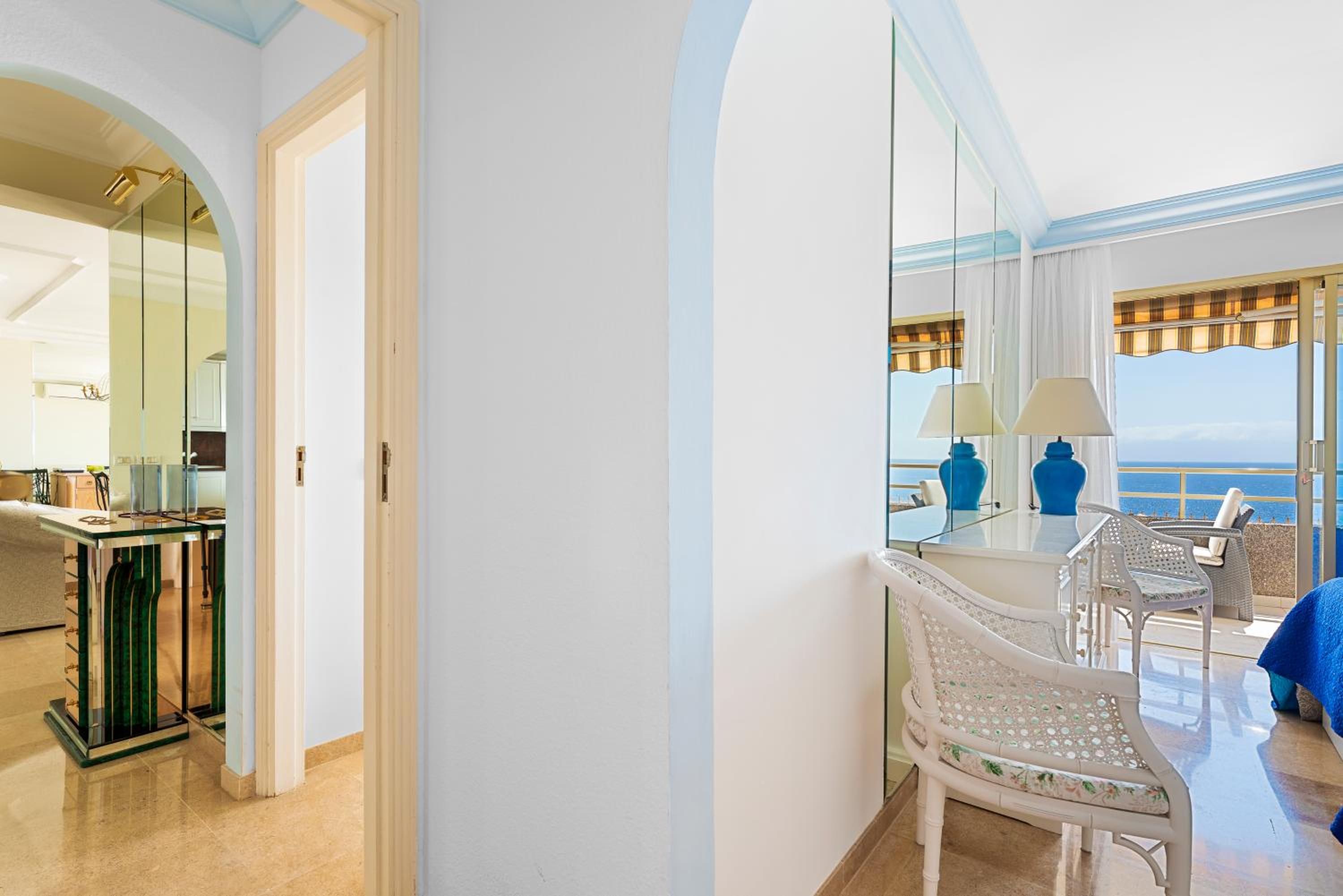 Spacious apart with large terrace,5 min beach view 5