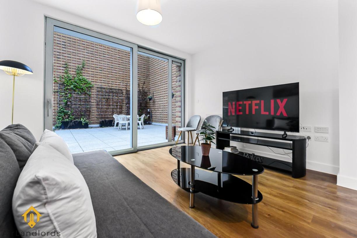 Exclusive 3 bed 3bath Penthouse near Canary Wharf