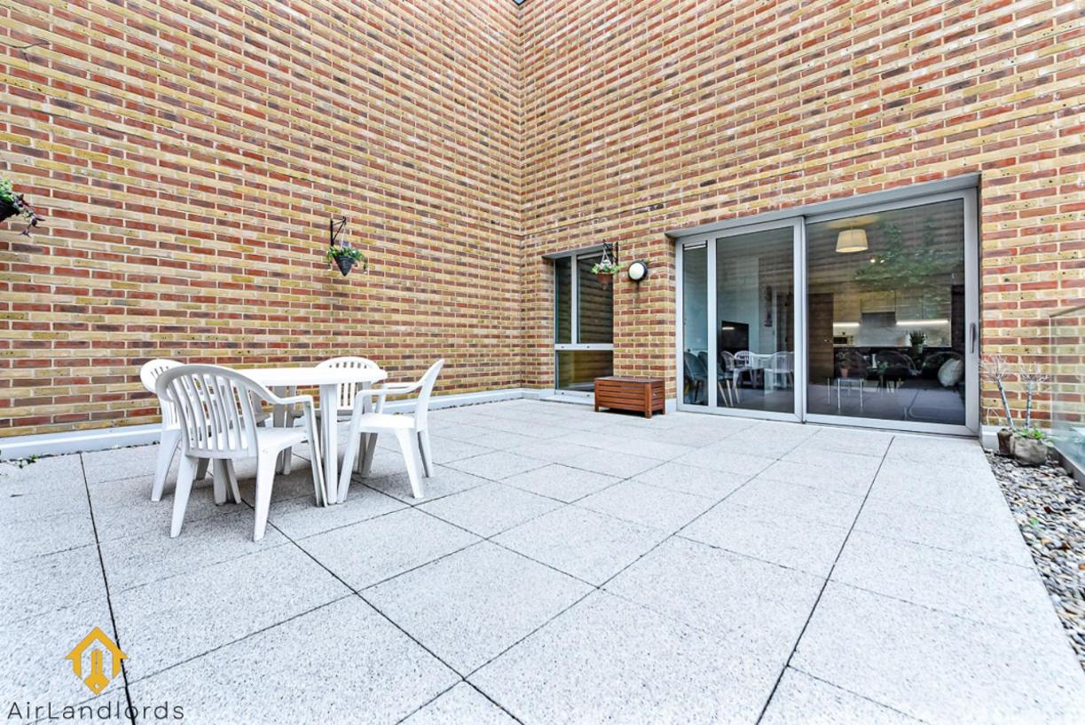 Exclusive 3 bed 3bath Penthouse near Canary Wharf