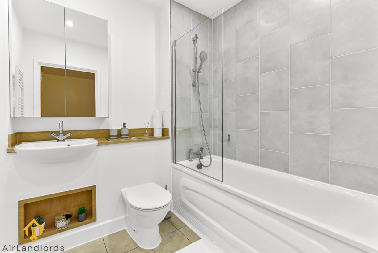 Exclusive 3 bed 3bath Penthouse near Canary Wharf
