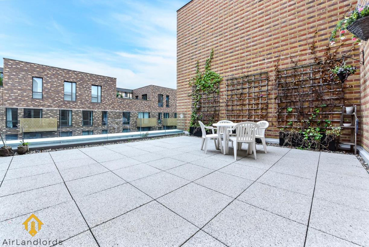 Exclusive 3 bed 3bath Penthouse near Canary Wharf