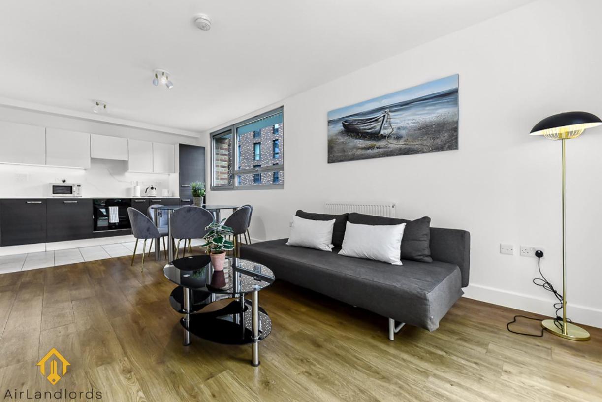 Exclusive 3 bed 3bath Penthouse near Canary Wharf
