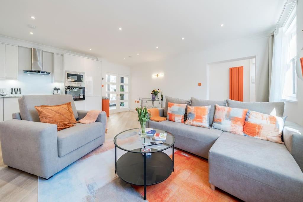 House 10 mins to Tower Bridge Hot Tub & Parking