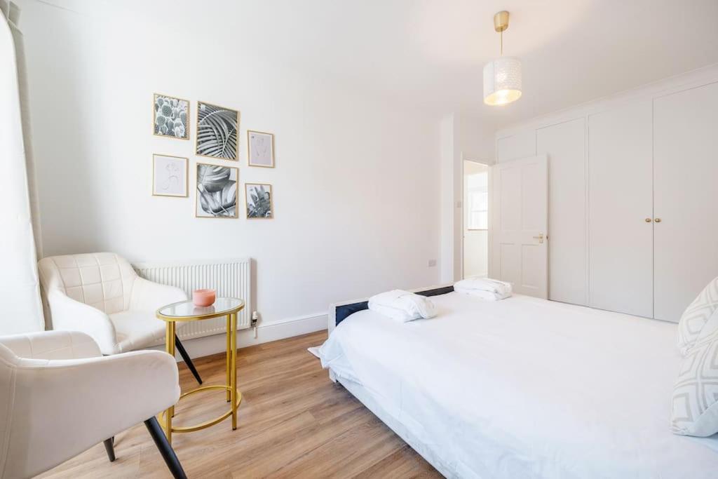 House 10 mins to Tower Bridge Hot Tub & Parking