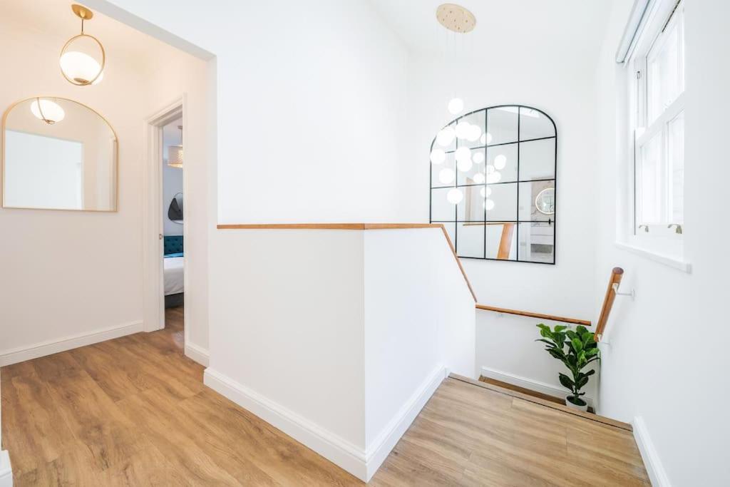 House 10 mins to Tower Bridge Hot Tub & Parking