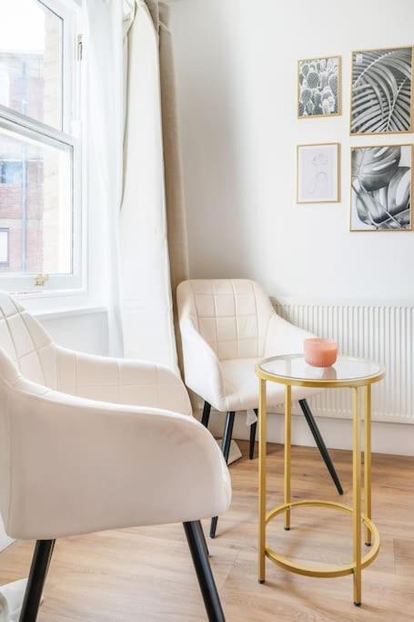 House 10 mins to Tower Bridge Hot Tub & Parking
