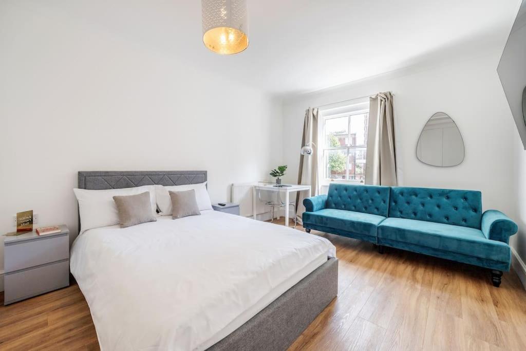 House 10 mins to Tower Bridge Hot Tub & Parking