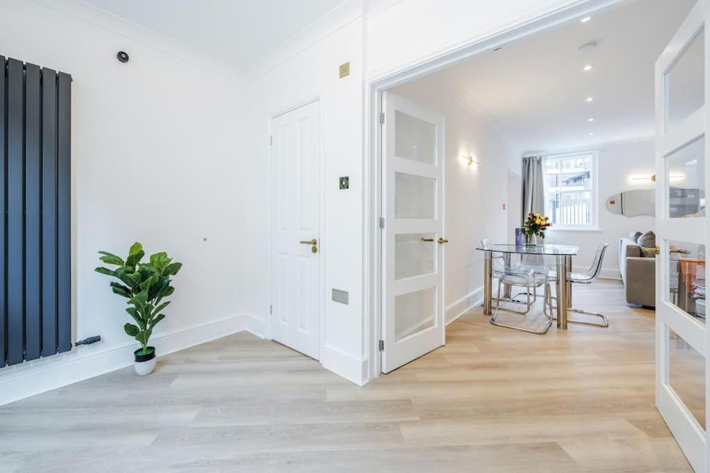 House 10 mins to Tower Bridge Hot Tub & Parking