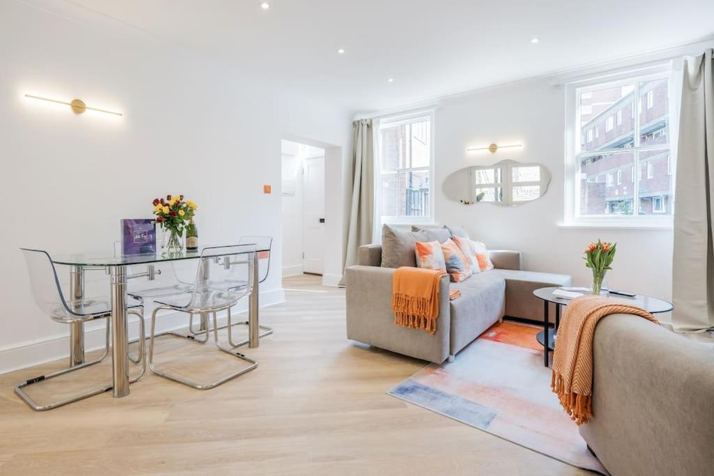 House 10 mins to Tower Bridge Hot Tub & Parking