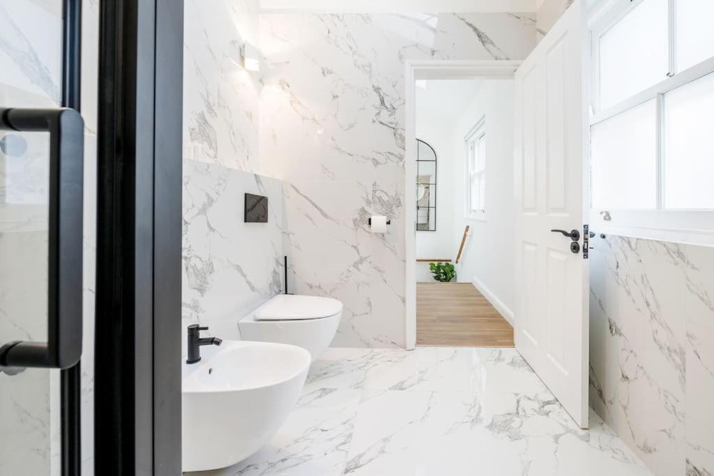 House 10 mins to Tower Bridge Hot Tub & Parking