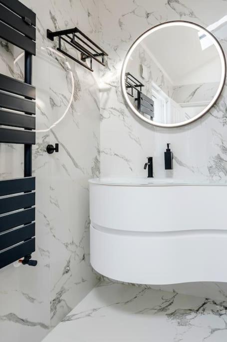 House 10 mins to Tower Bridge Hot Tub & Parking