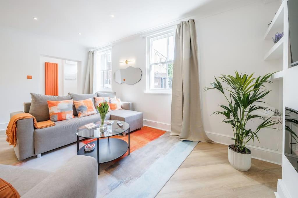 House 10 mins to Tower Bridge Hot Tub & Parking