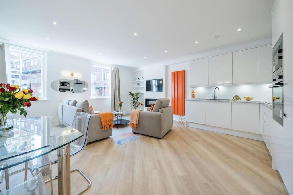 House 10 mins to Tower Bridge Hot Tub & Parking