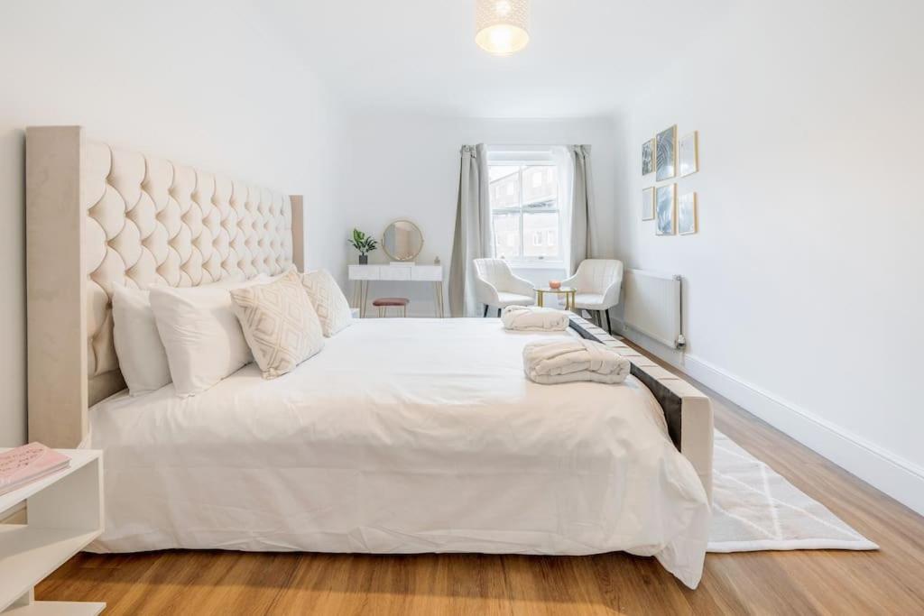 House 10 mins to Tower Bridge Hot Tub & Parking