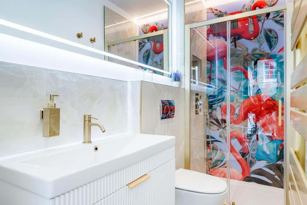 House 10 mins to Tower Bridge Hot Tub & Parking