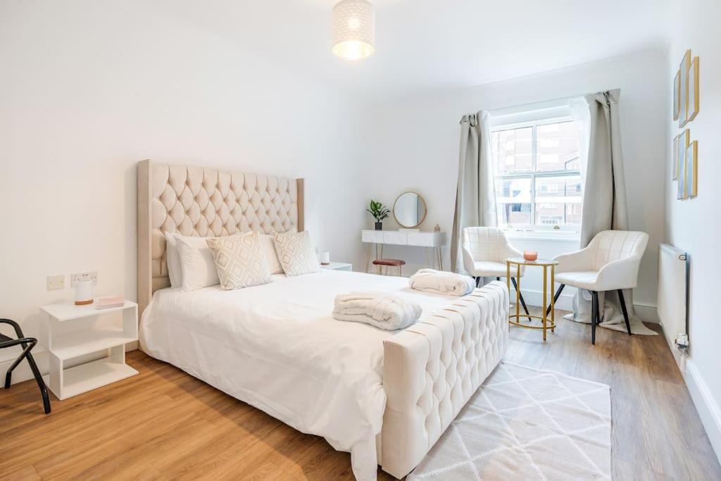 House 10 mins to Tower Bridge Hot Tub & Parking