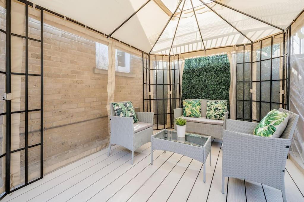 House 10 mins to Tower Bridge Hot Tub & Parking