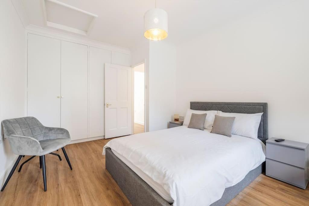 House 10 mins to Tower Bridge Hot Tub & Parking