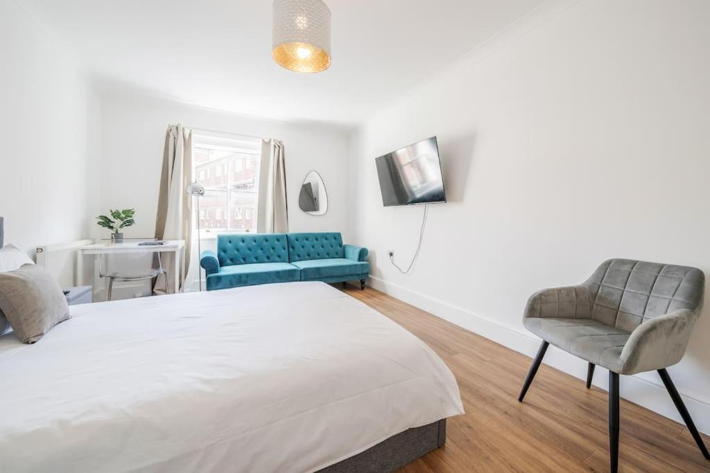 House 10 mins to Tower Bridge Hot Tub & Parking
