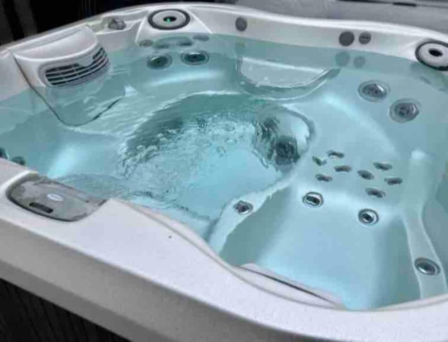 House 10 mins to Tower Bridge Hot Tub & Parking