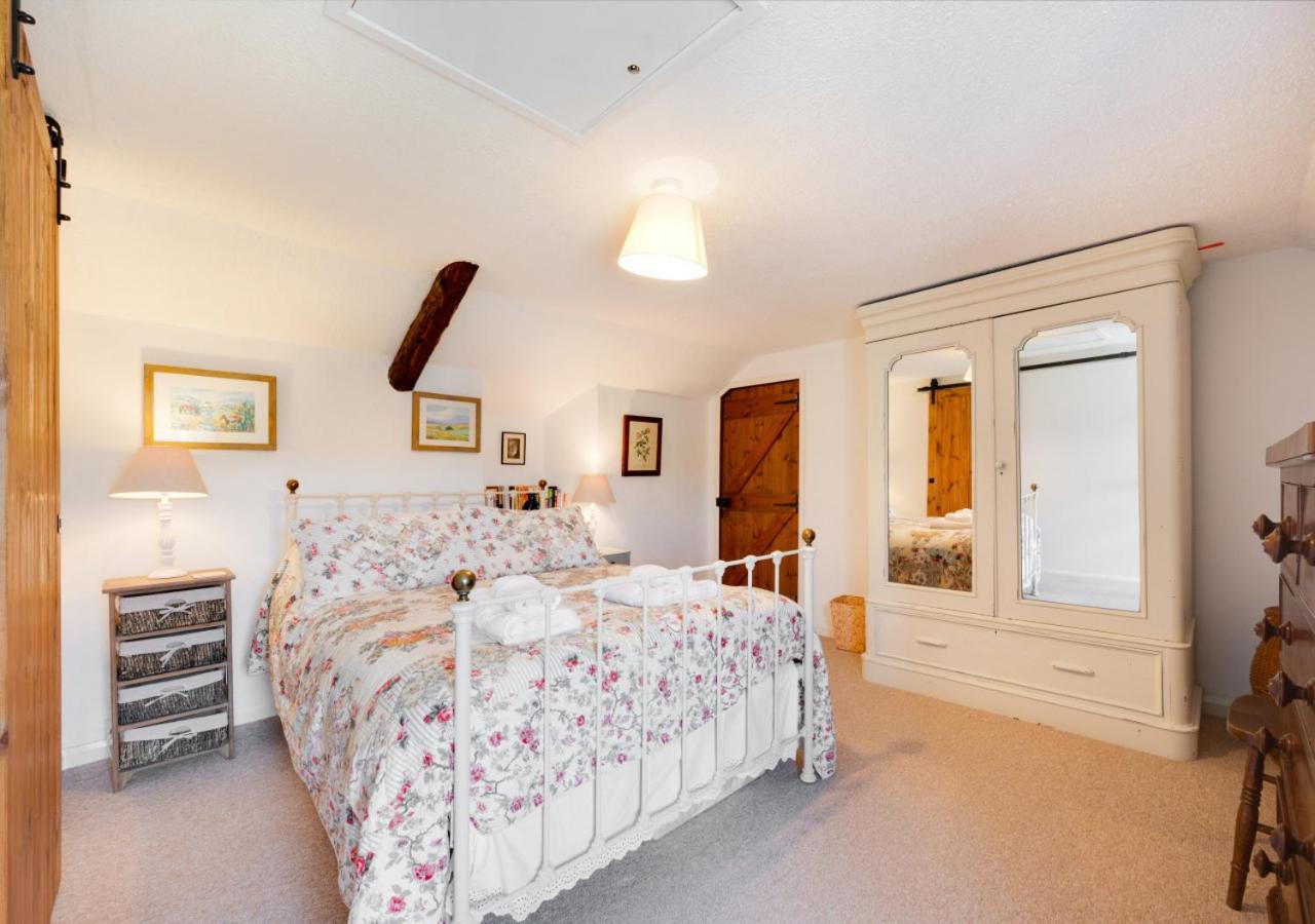 4 Zoar Cottage view 5