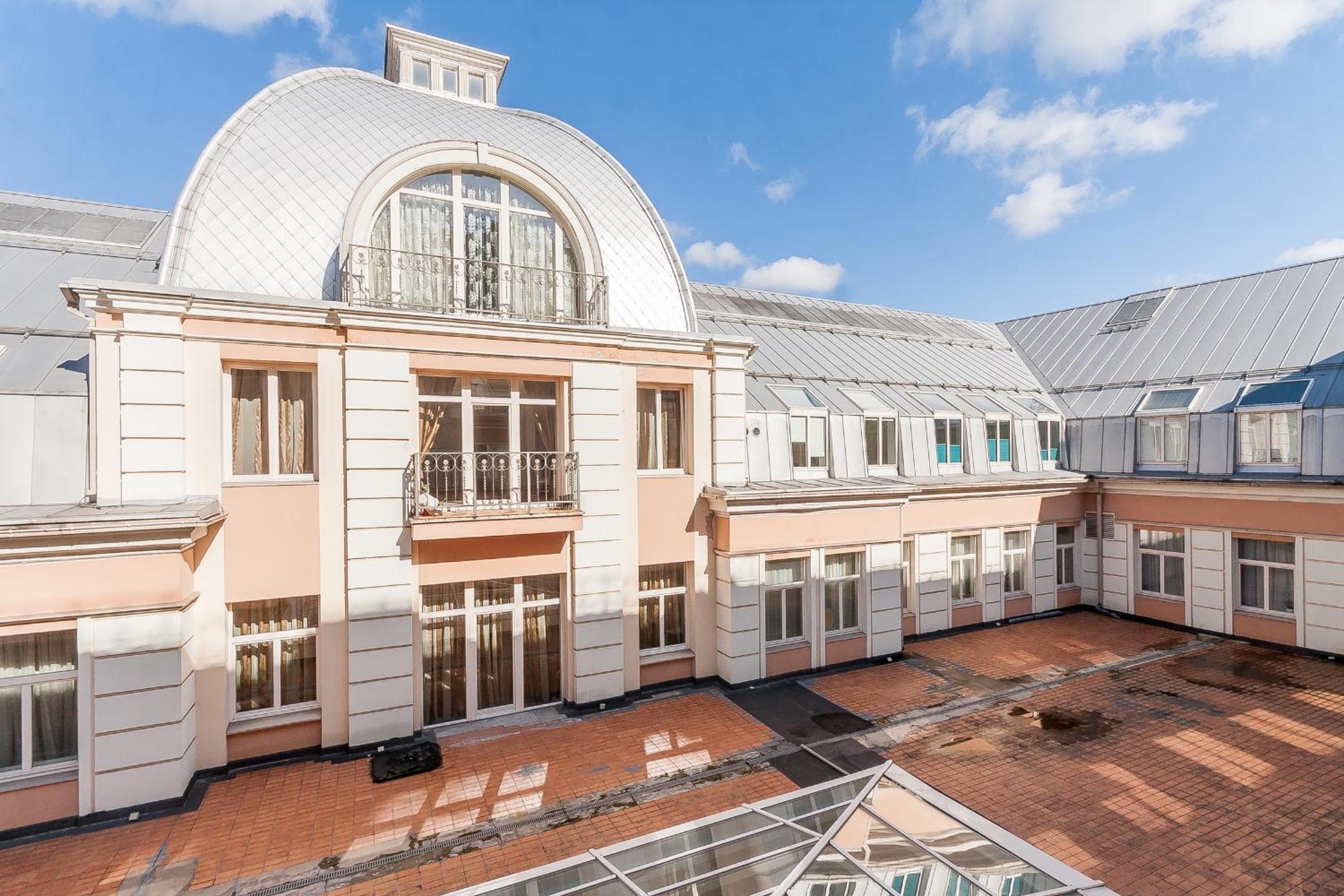 Central Apartment in Gedimino Av by URBAN RENT view 2
