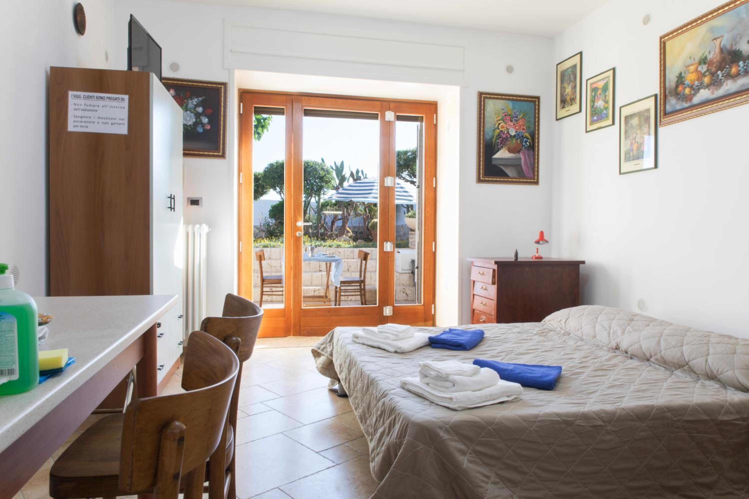 Villa Eleonora con piscina Fronte Mare view 4