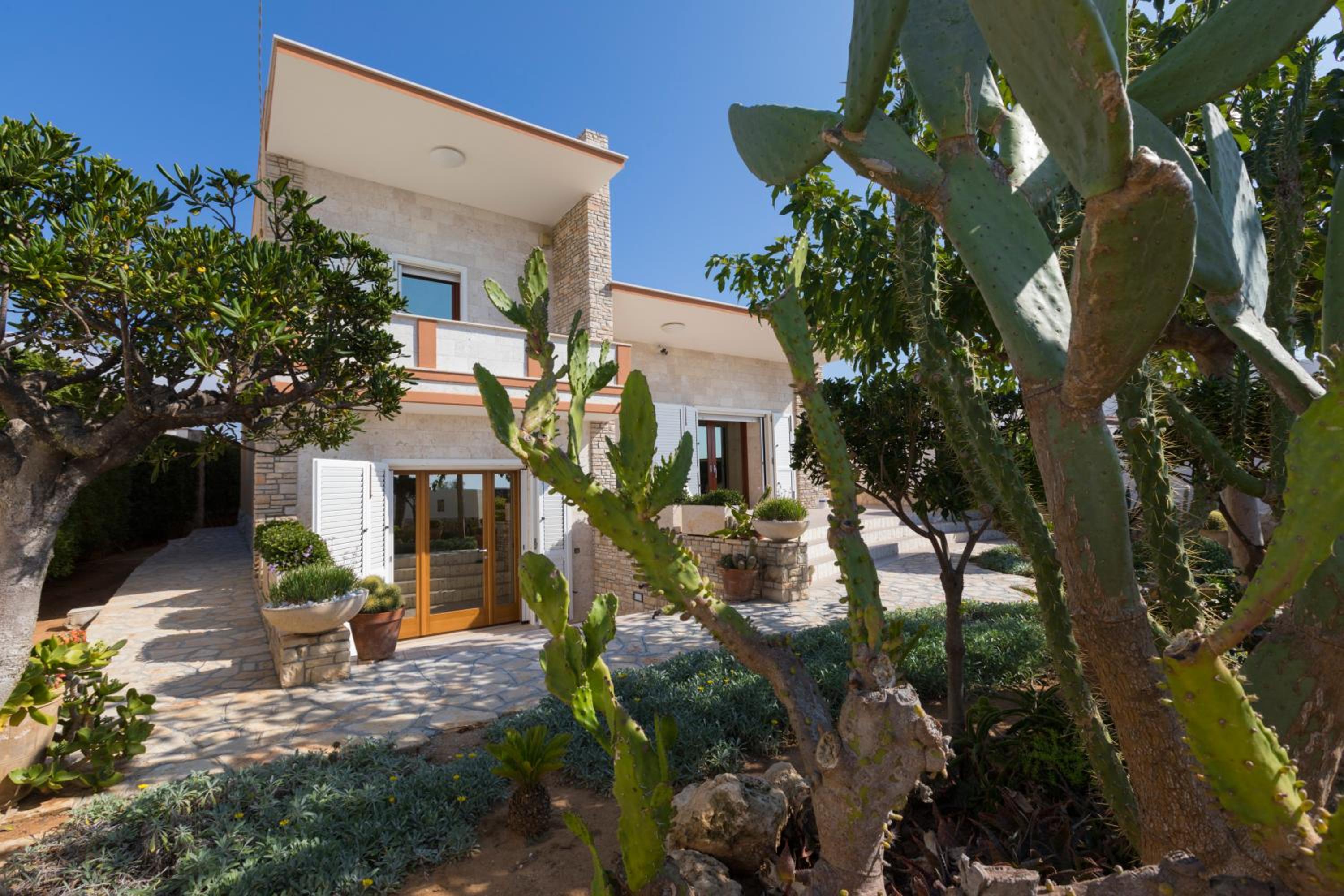 Villa Eleonora con piscina Fronte Mare view 5