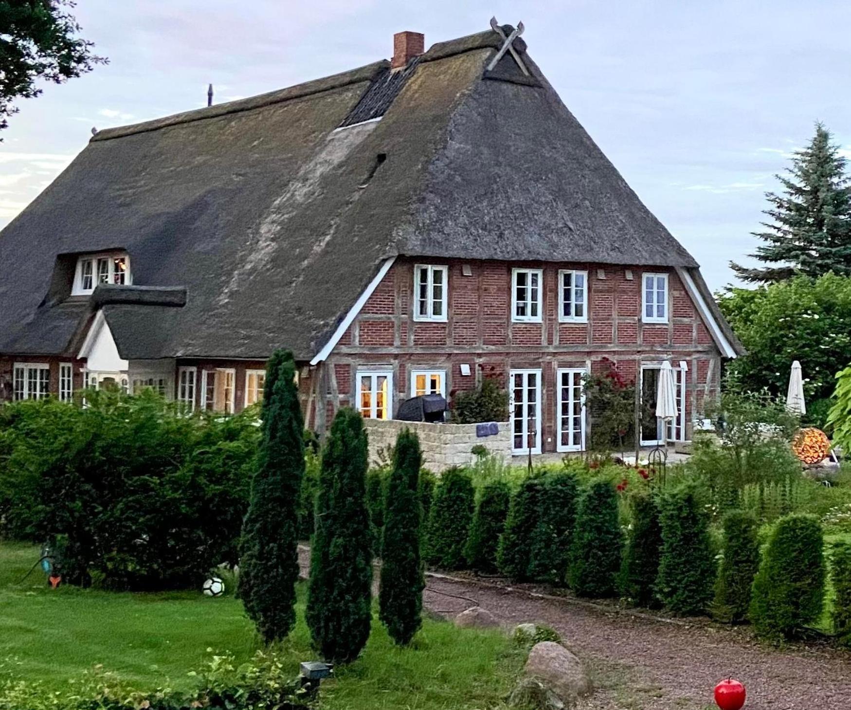Ahrentschildt's Ferienwohnung im Reetdachhaus