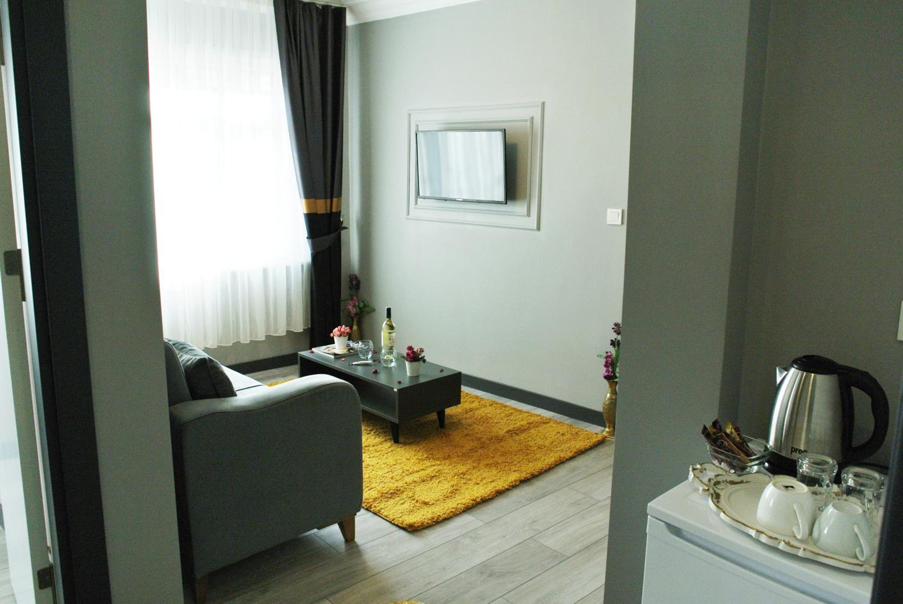 Emirhan Guesthouse & Suites