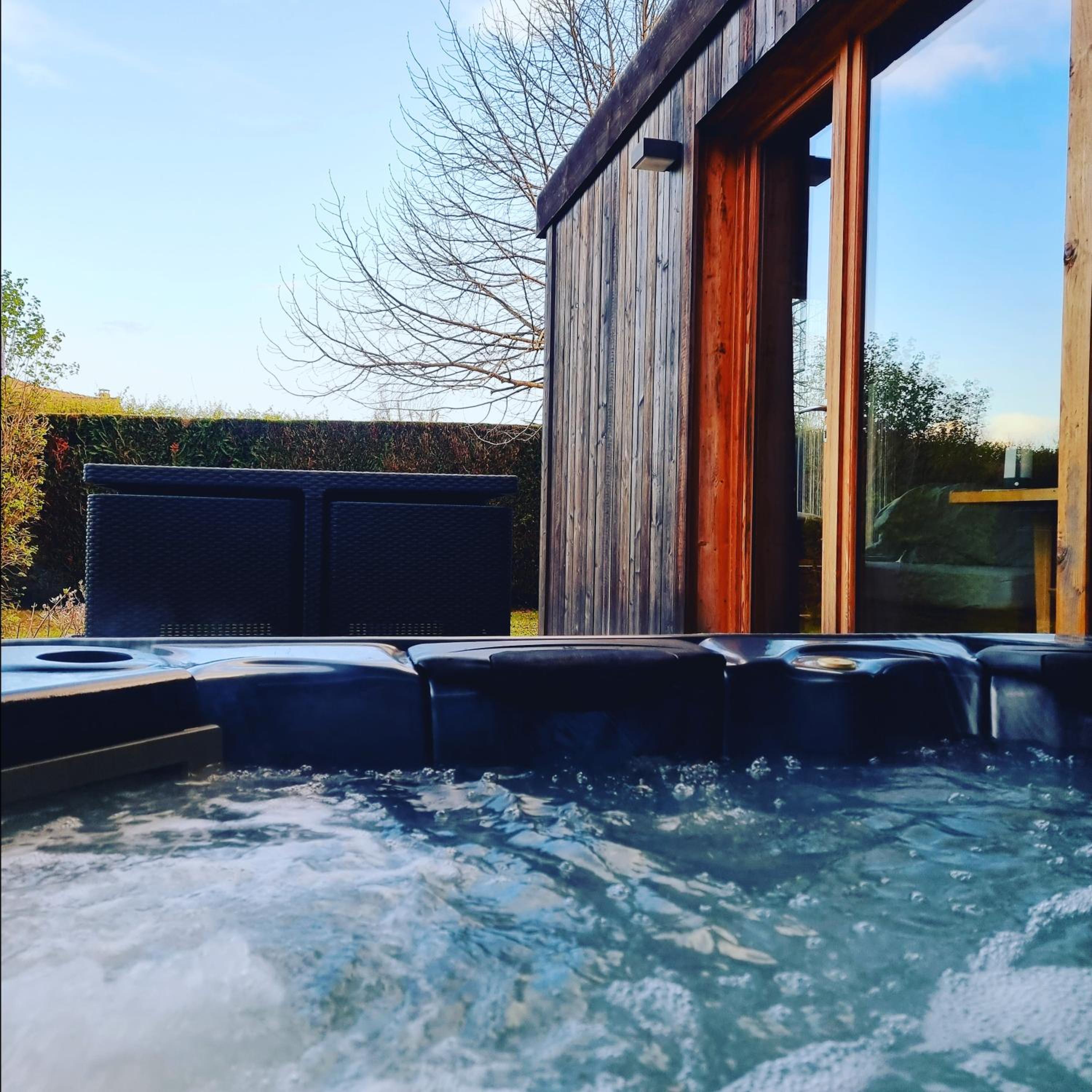 LE COTTAGE BARBIZONNAIS avec jacuzzi privé à partir de 10 ans view 3