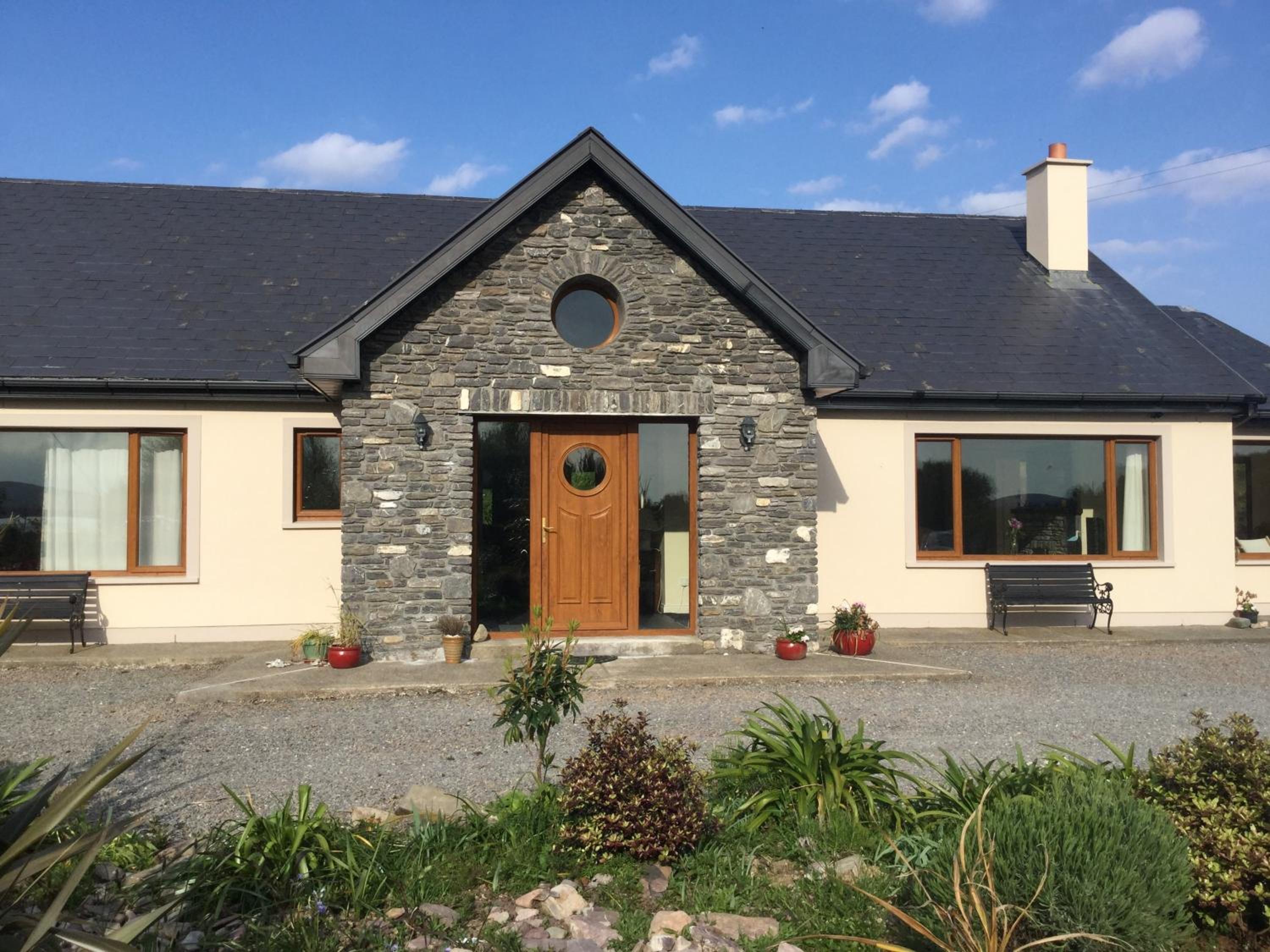 3 bedroom home 15 mins drive from Kenmare town view 2