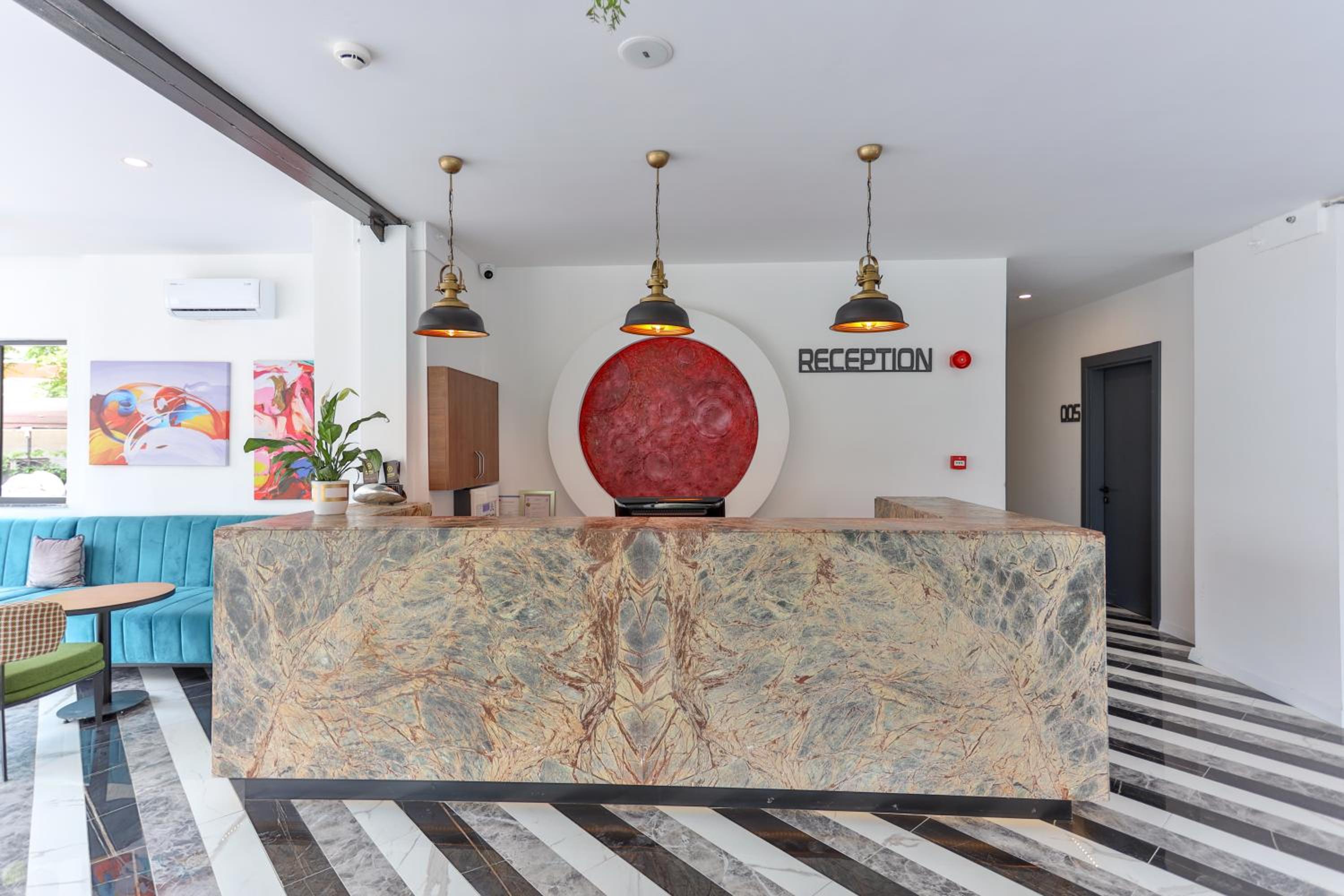 Wolf Of The City Otel - Image 17