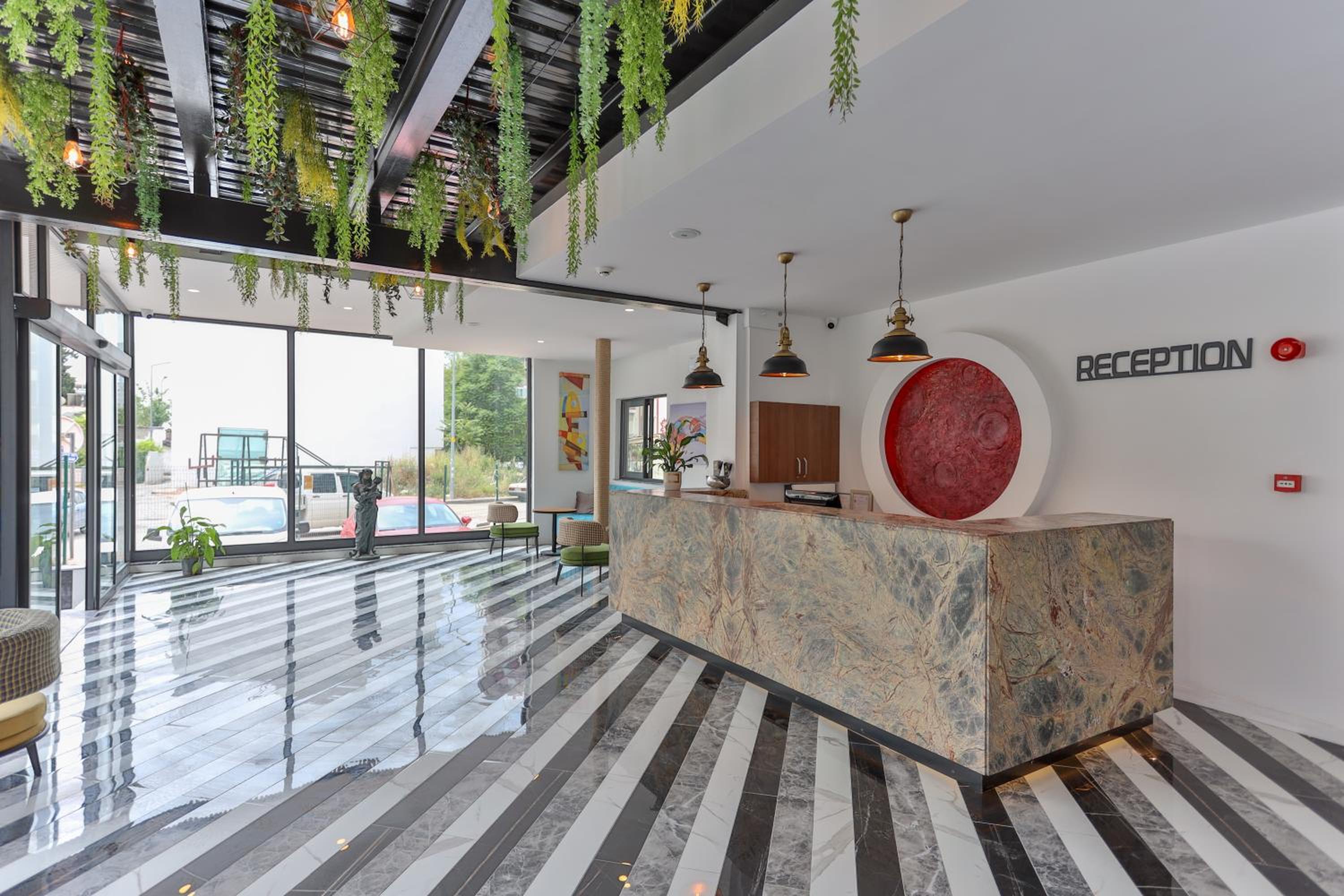 Wolf Of The City Otel - Image 31