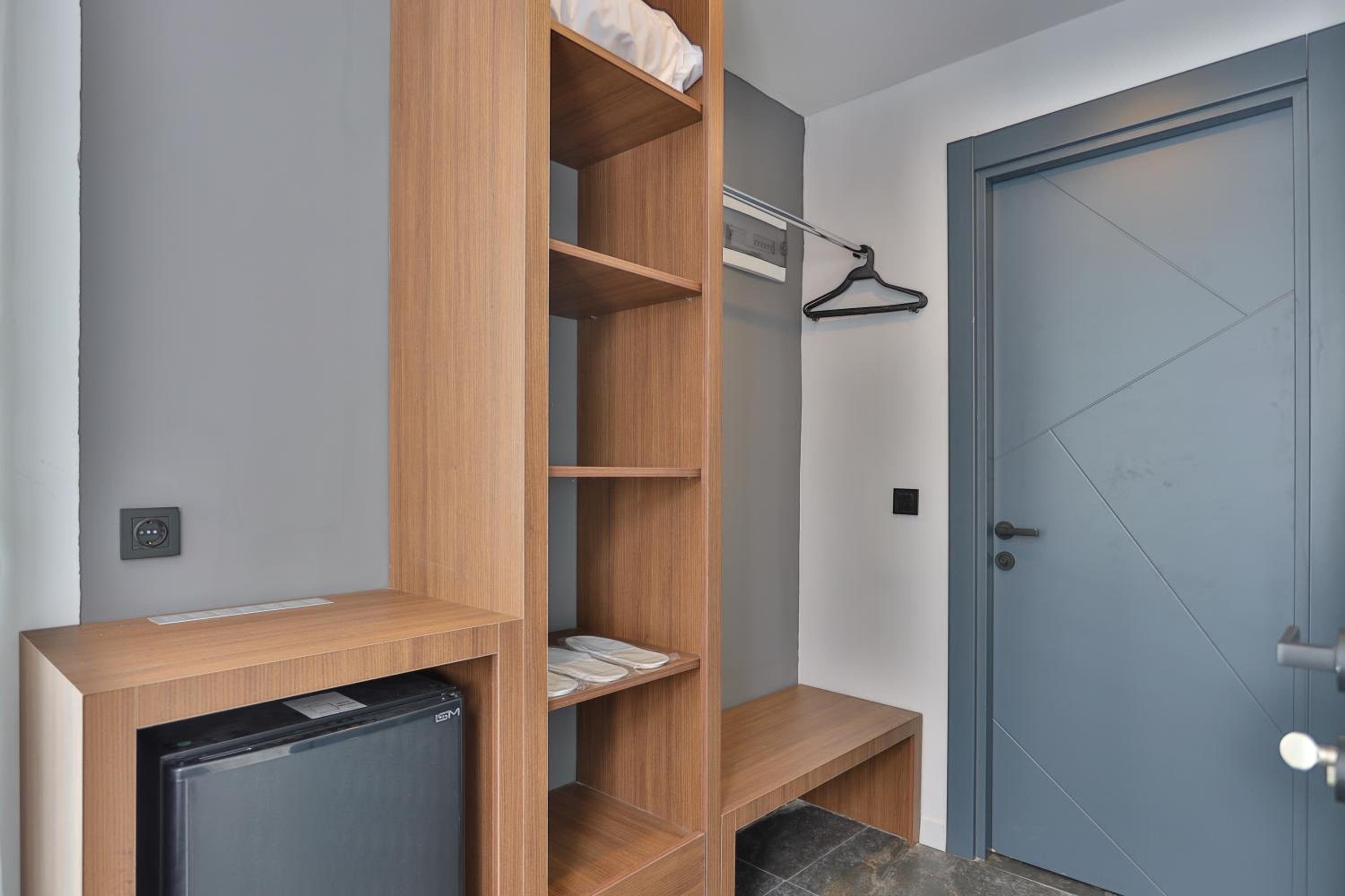 Wolf Of The City Otel - Image 64