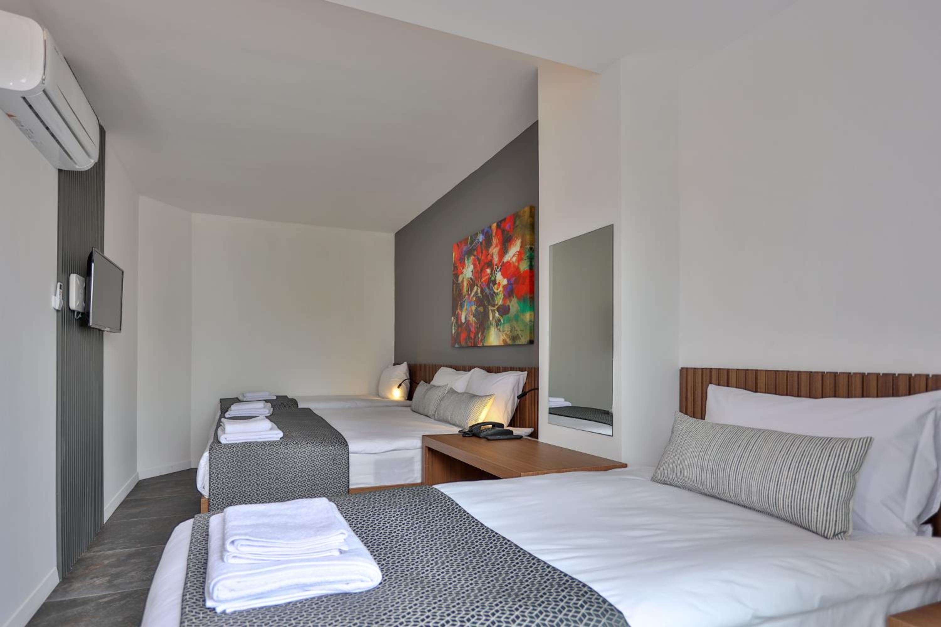 Wolf Of The City Otel - Image 33