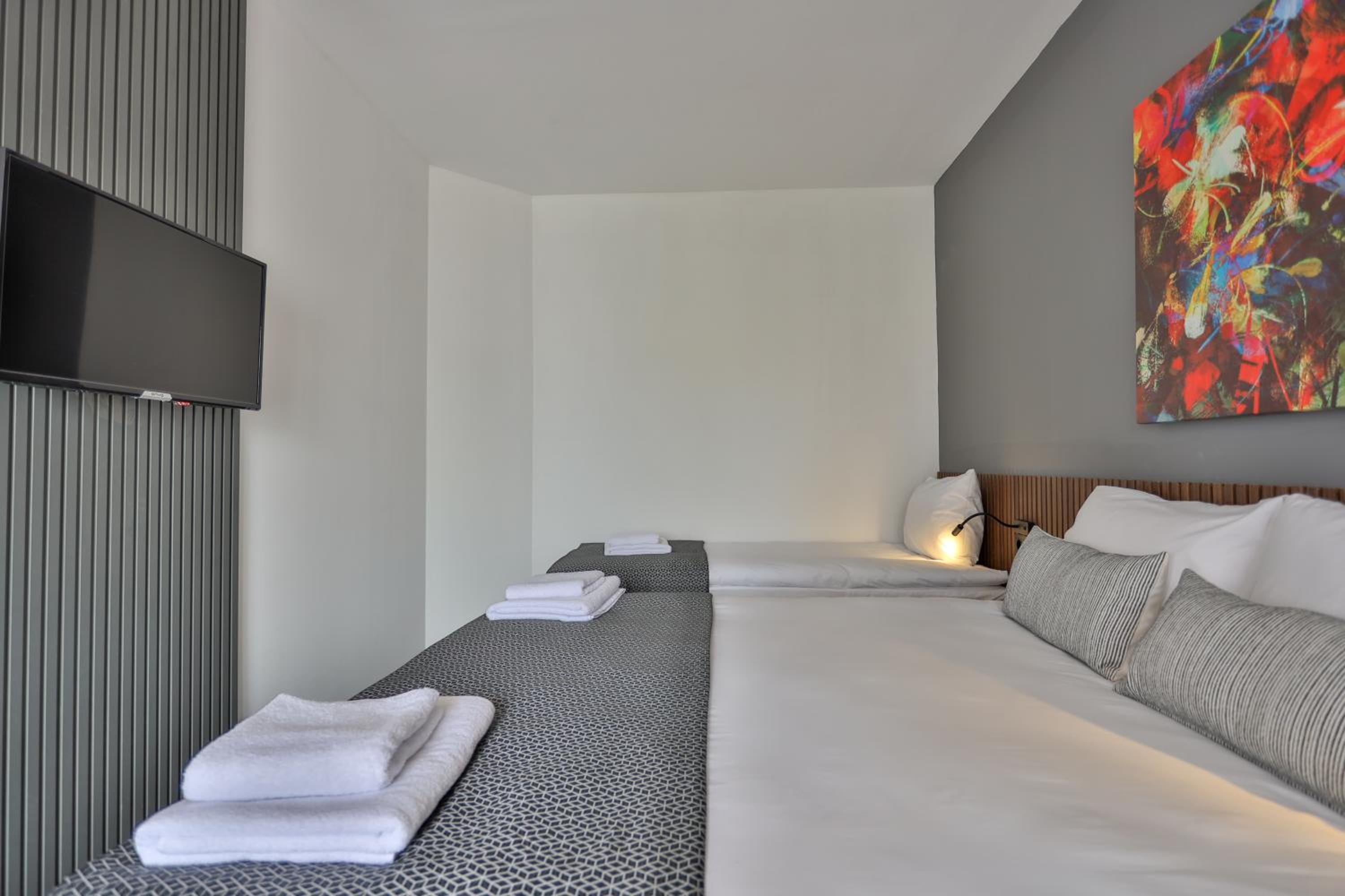 Wolf Of The City Otel - Image 80