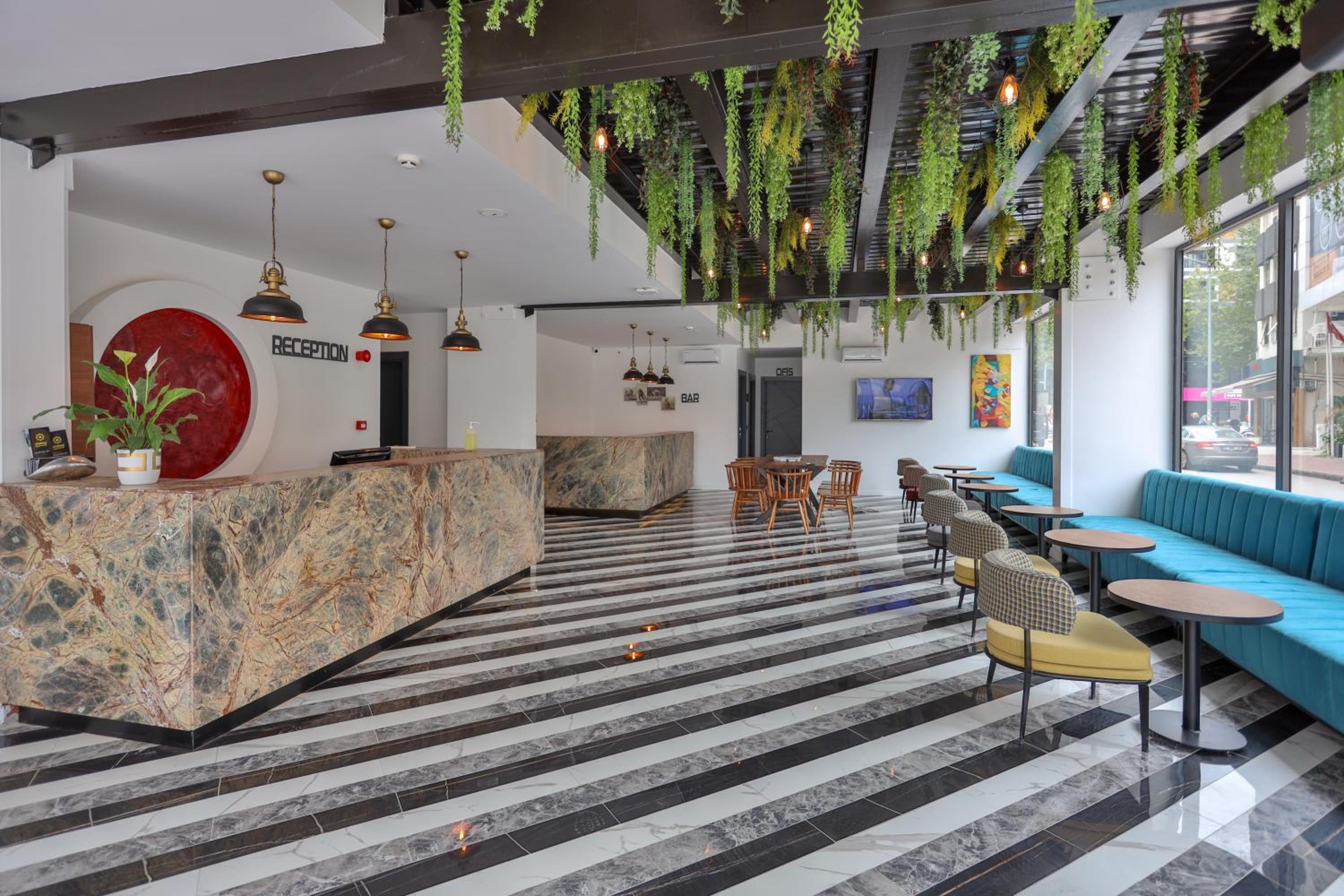 Wolf Of The City Otel - Image 12