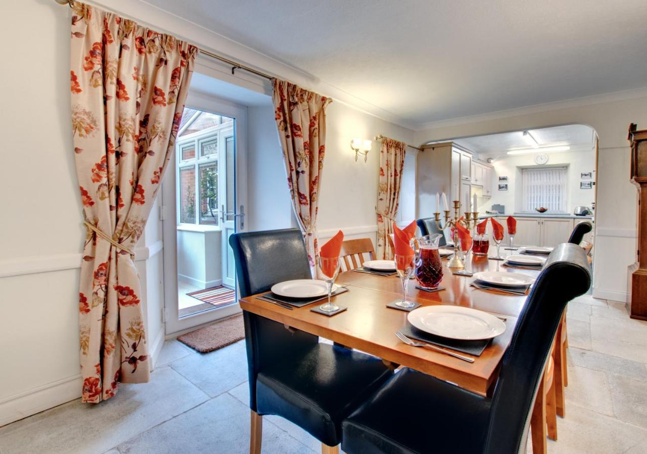 4 Bed in Swanage oc-wy464