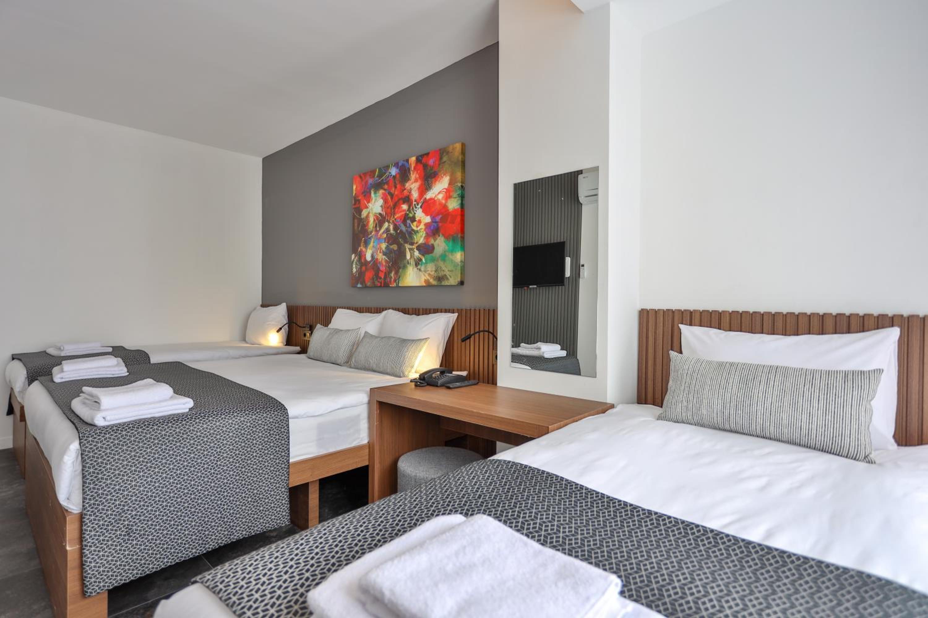 Wolf Of The City Otel - Image 61