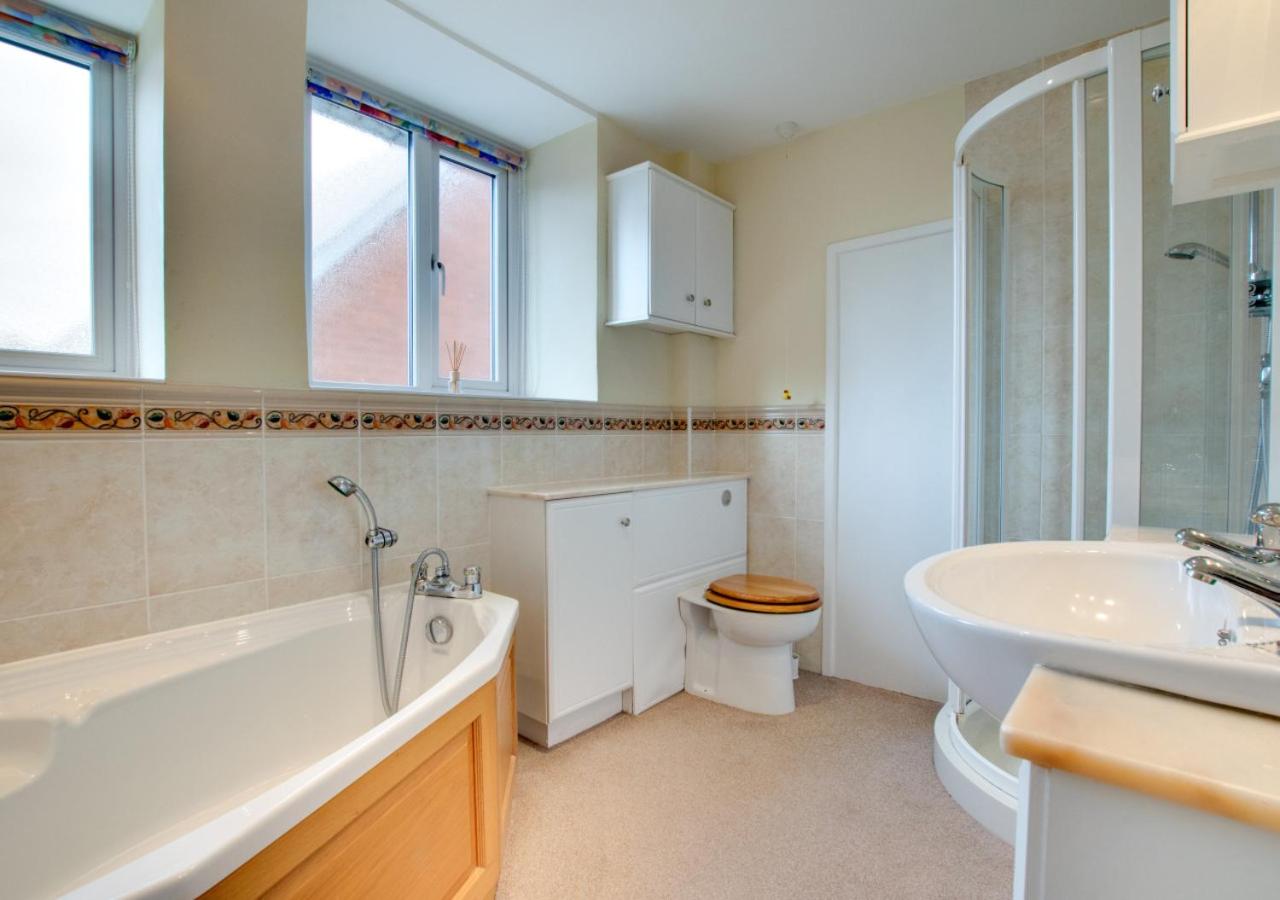 4 Bed in Swanage oc-wy464
