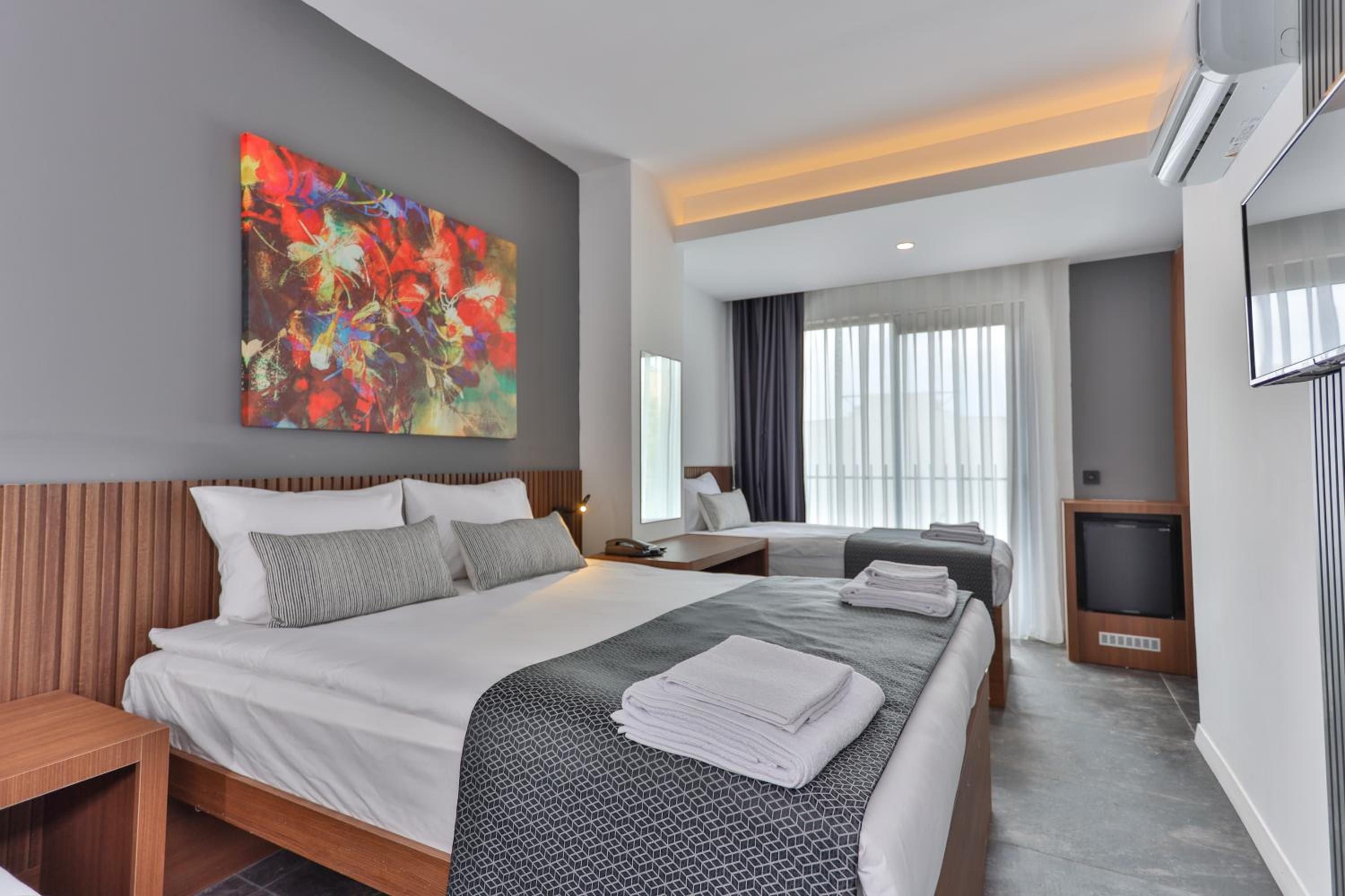 Wolf Of The City Otel - Image 43